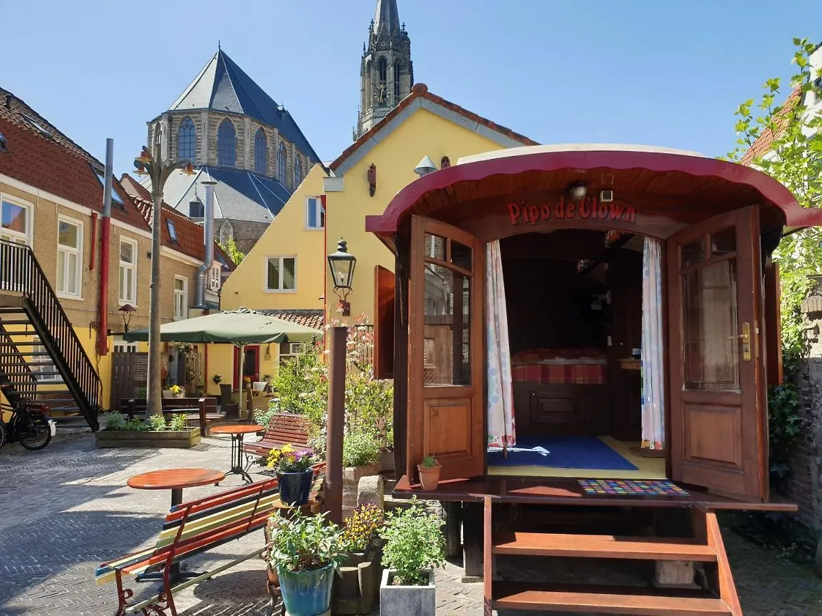 Hotel De Emauspoort Delft 3*,