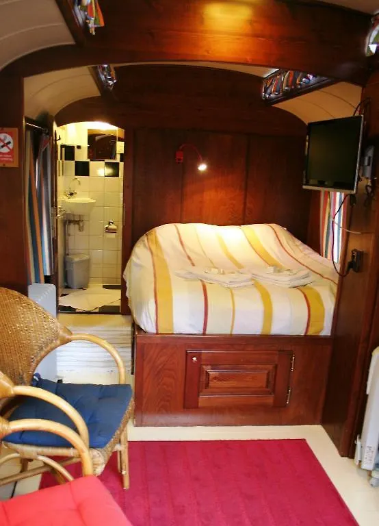 Hotel De Emauspoort Delft 3*,
